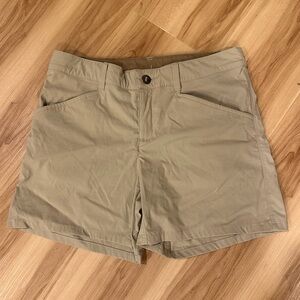 Patagonia women’s tan hiking shorts, size 4